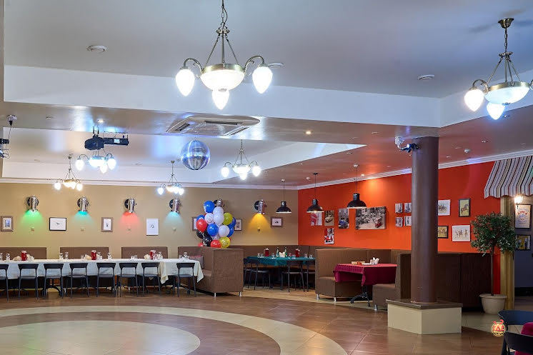 Основной зал  в «Zinger» фотография №1