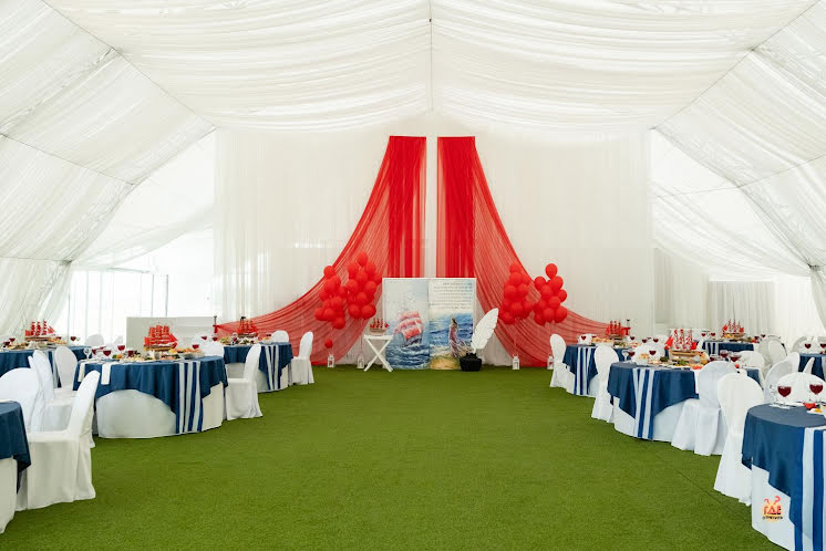 Шатер на газоне  в «Адмирал» фотография №2