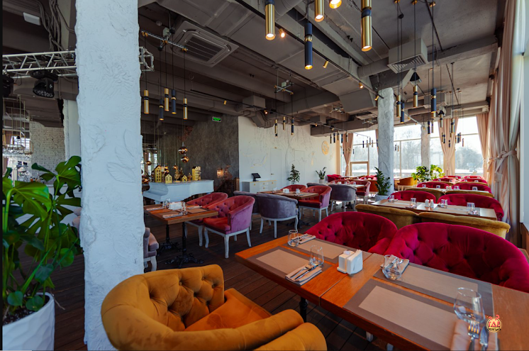 Зал на 2 этаже  в «Сытый лось на Большой Семёновской» фотография №9