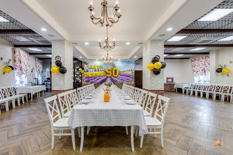 Основной зал  в «Ла Прованс» фотография №1