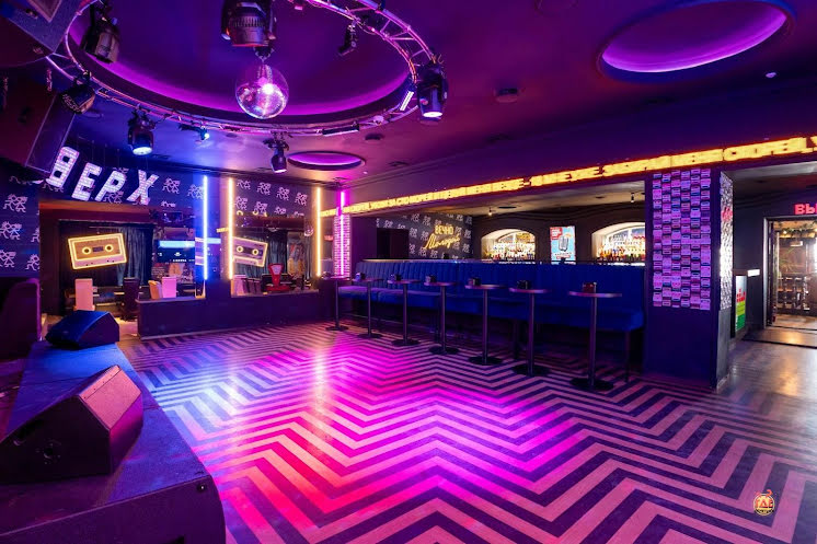 Основной зал в «Руки Вверх!» фотография №11