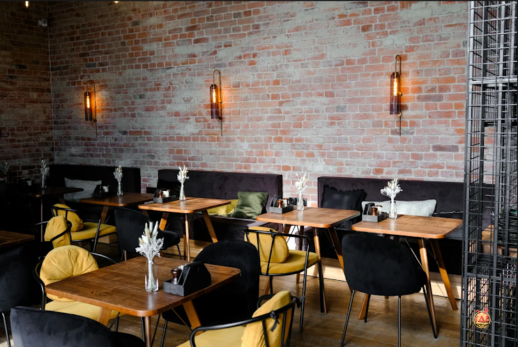 Основной зал в «Moriarty Bar & Kitchen» фотография №3