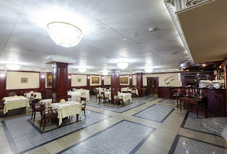 Основной зал в VIP-зал на 6 человек