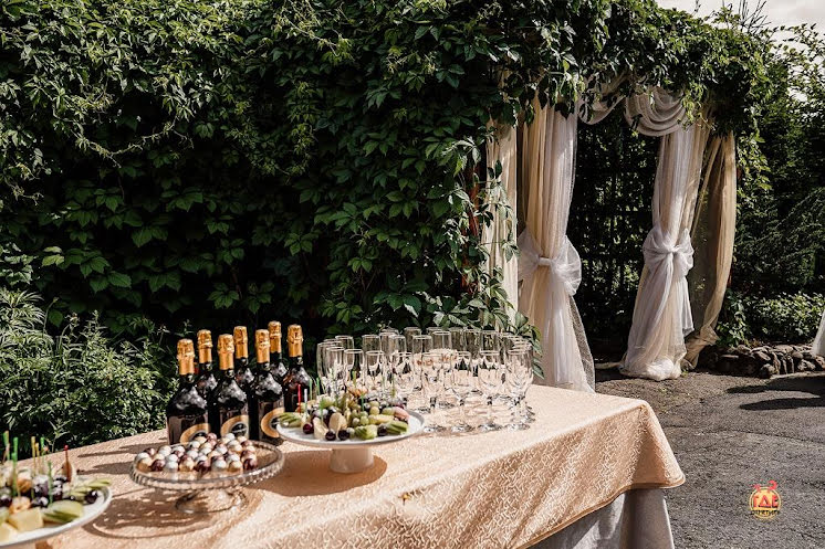 Летний двор в «Замок в долине» фотография №1