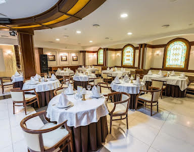  ресторан ЛЕОН на Металлургов