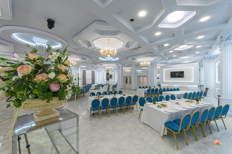 Зал первого этажа в «Golden Plaza» фотография №6