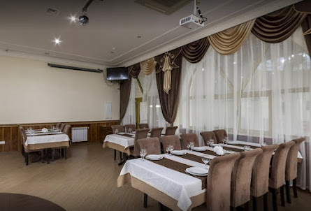 Банкетный зал  в Зеркальный зал