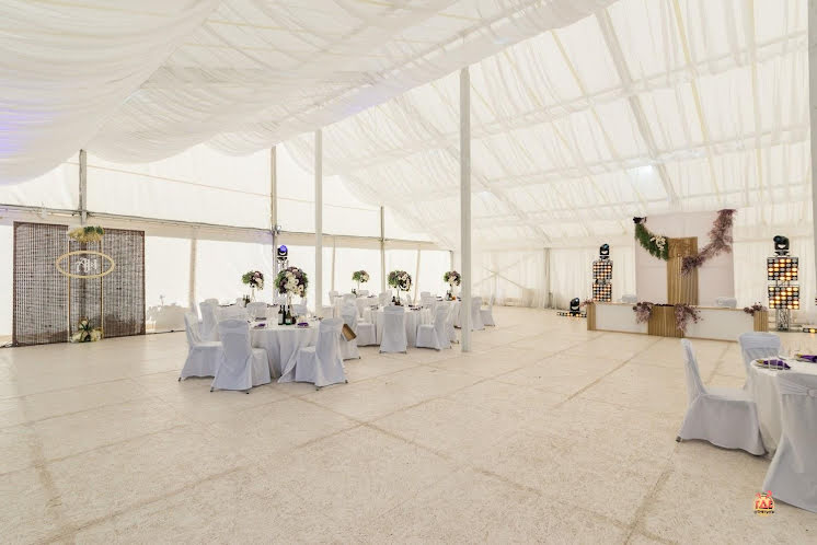 Шатер у пруда в «Sofrino Park» фотография №5