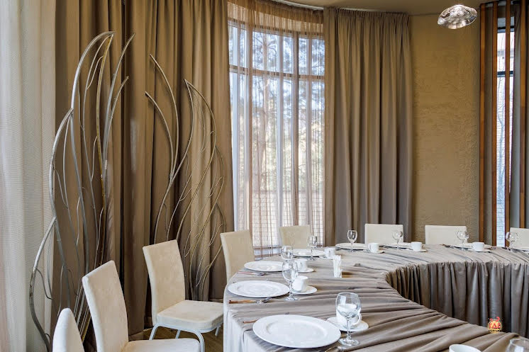 Банкетный зал на 1 этаже с вип-комнатой в «Эмиз» фотография №5