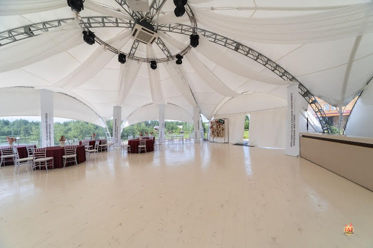 Шатер на озере в «Конюшня» фотография №15