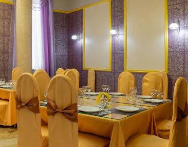  ресторан У Озера ​на Героев Космоса