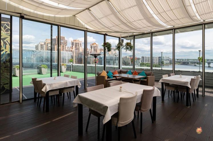 Sky Klauss в «Папаша Клаусс» фотография №18