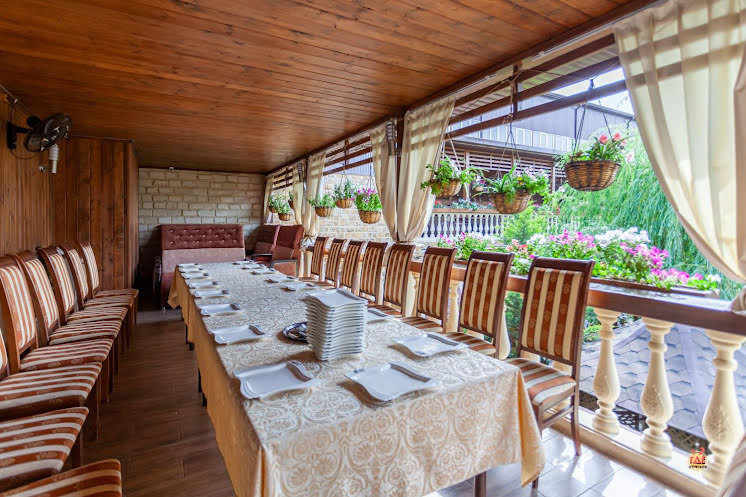 Летняя терраса в «Ресторанный комплекс «Старый Колодец»» фотография №2