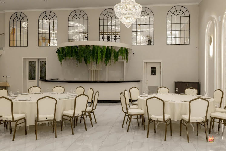 Зал ресторана в «Shalet» фотография №15