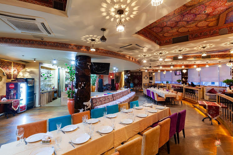 Основной зал в «Чайхана Сезам на Рябиновой» фотография №9