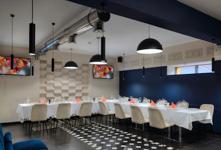 Зал на 30 человек в Зал на 15 человек 