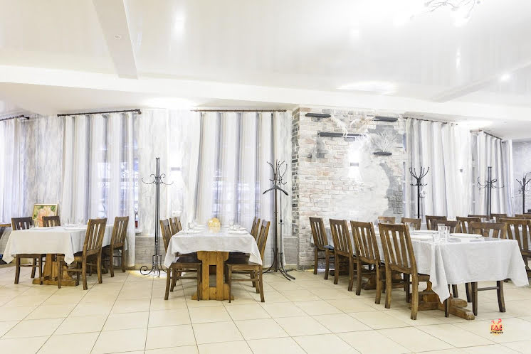 Основной зал в «Три тополя» фотография №3