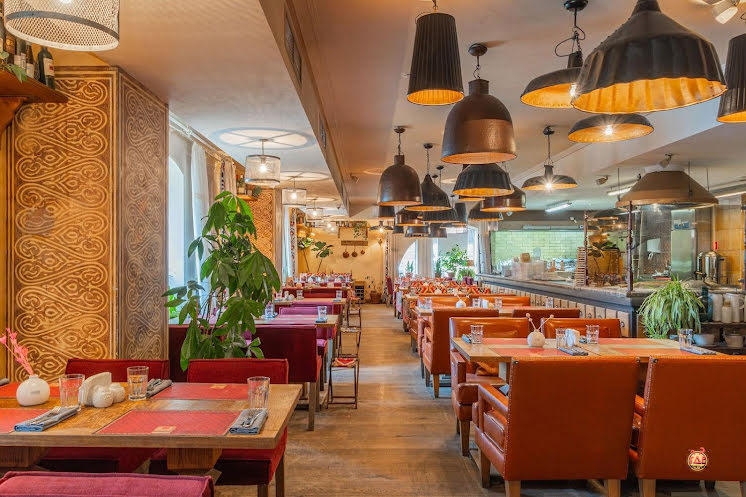 Основной зал второго этажа в «Хочу Харчо» фотография №8