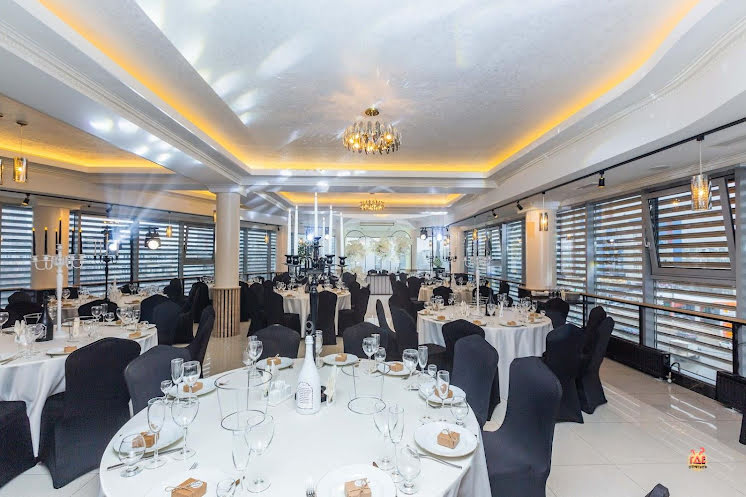 Зал Park restaurant&banquet hall в «Park restaurant&banquet hall» фотография №10