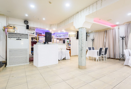 Основной зал в Малый зал