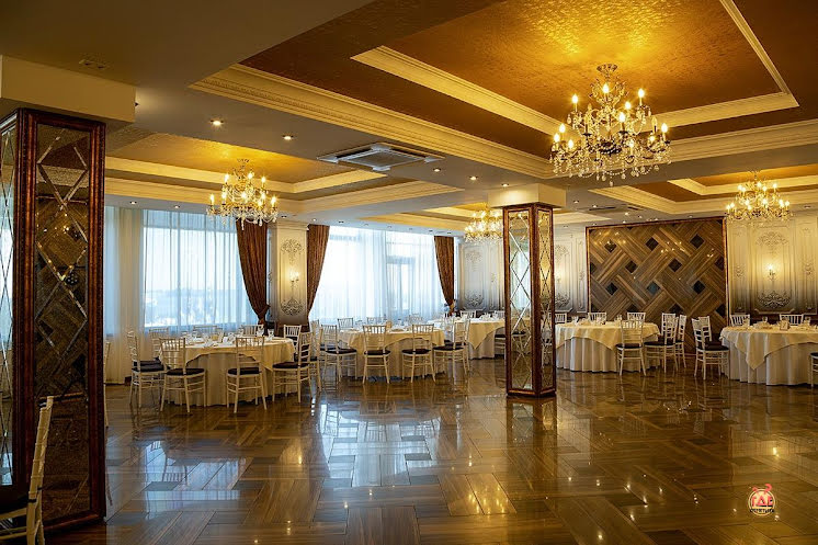 Основной зал в «Брудершафт на Набережной» фотография №8