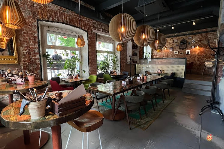 Основной зал в «Гиви to me на улице Малышева» фотография № 1