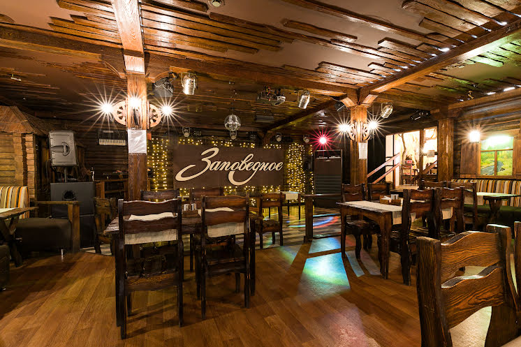 Деревянный зал в «Заповедное» фотография № 1