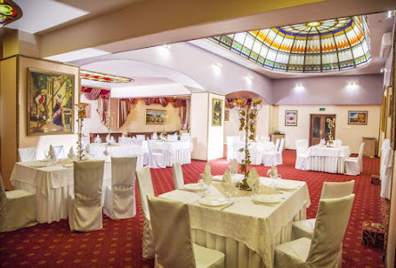 Зал «Витражный» в Зал «Хрустальный»