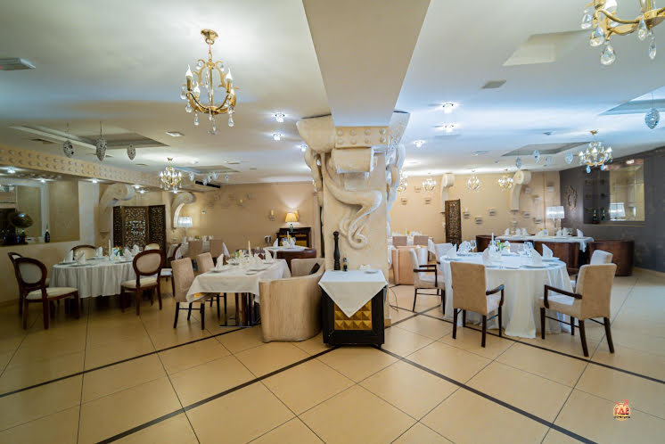 Основной зал в «La Rose D’or» фотография №6