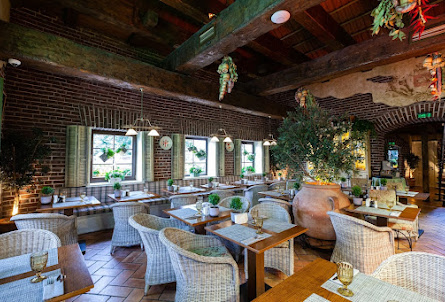 Зал на первом этаже в Малый зал 