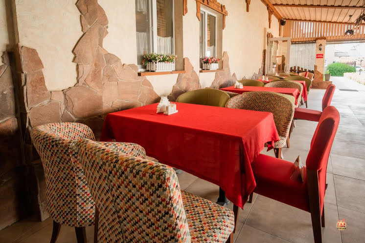 Летняя веранда в «Белая лошадь» фотография №6