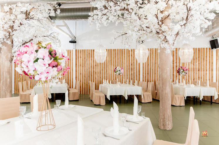 Зал «Яблоневый сад» в «Валенок» фотография №6