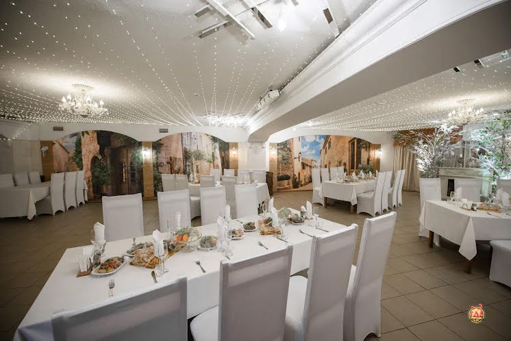 Основной зал  в «Вилла Италия» фотография №6