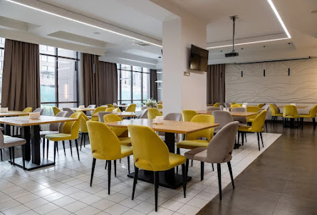 Основной зал  в Каминный зал 