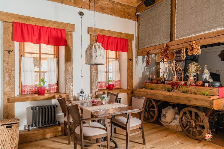 Основной зал ресторана "Корчма" в «Старая Мельница» фотография №1