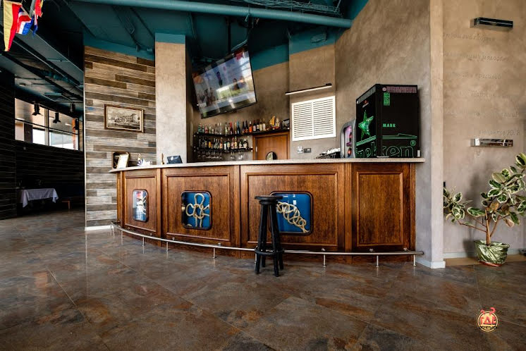 Бар «Бросай якорь» в «Коматек» фотография №2