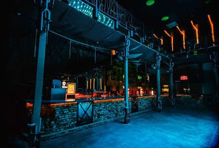 Зал на 300 человек в Зал на 100 человек