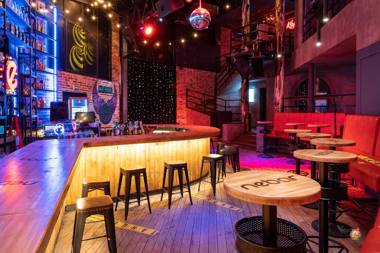 Основной зал с танцполом в «Небар на Пятницкой» фотография №10