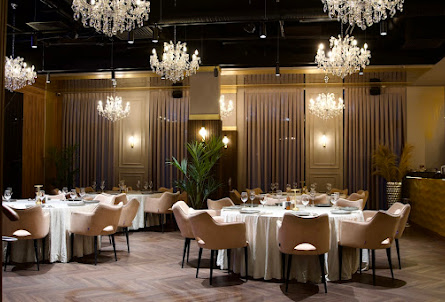 Основной зал в Малый зал 