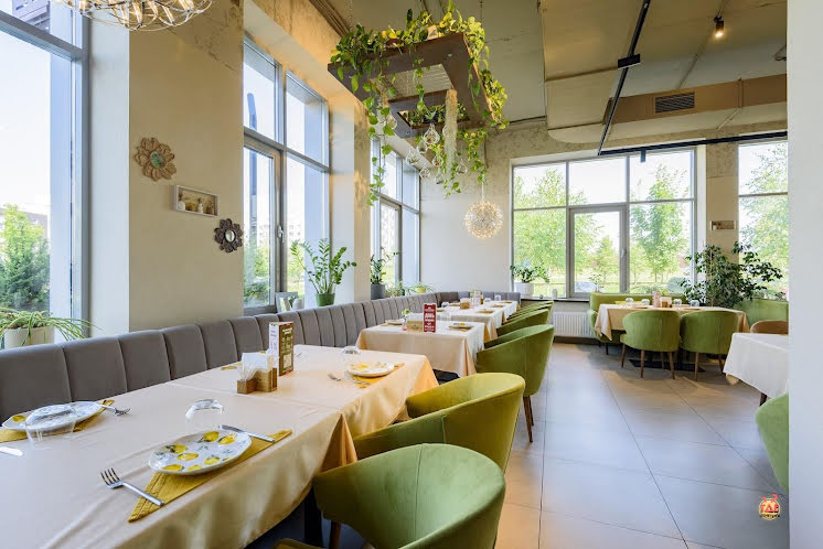 Основной зал  в «Pepperoni на Анаса Тазетдинова» фотография №6