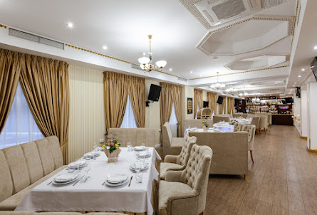 Русский зал в Малый зал с верандой