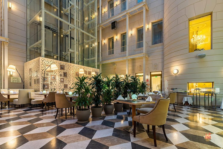 Атриум "Вино и вода" в «INDIGO St. Petersburg-Tchaikovskogo» фотография №6