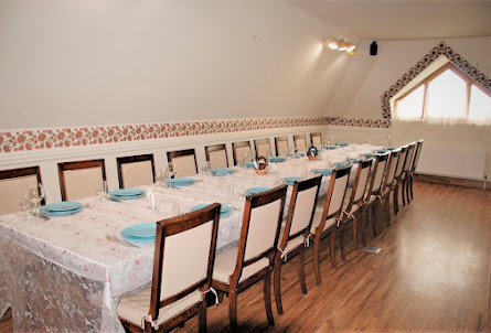 Белый зал в Зал «Уютный чердак»