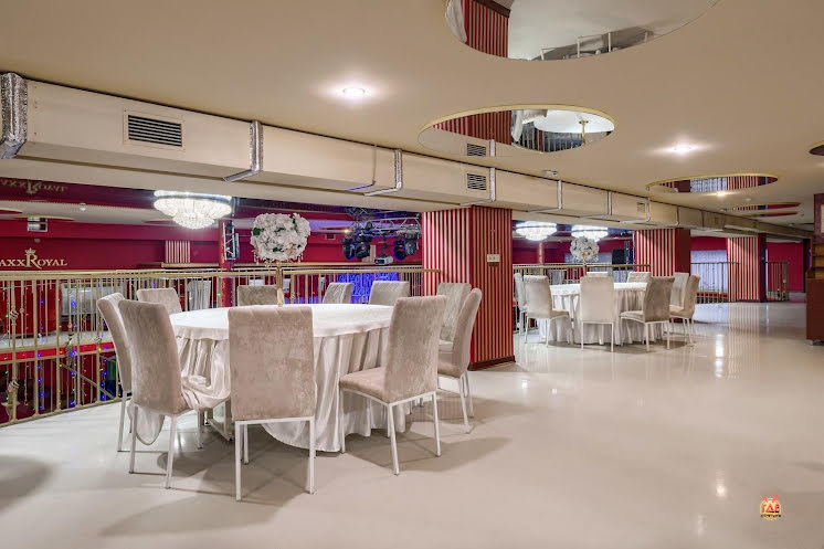 Зал на 2 этаже в «MaxxRoyal» фотография №4