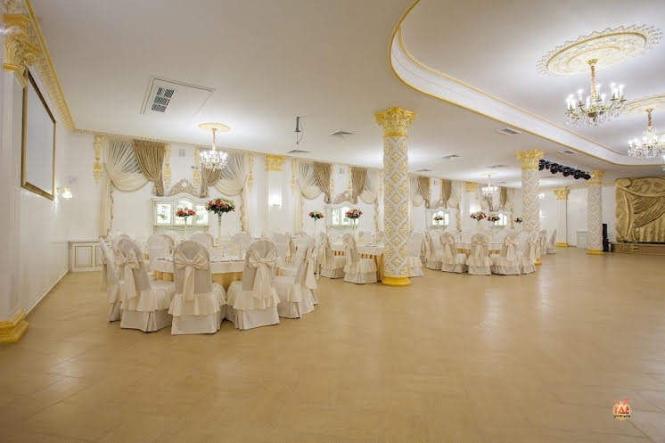Золотой зал  в «Весенний дворец» фотография №1