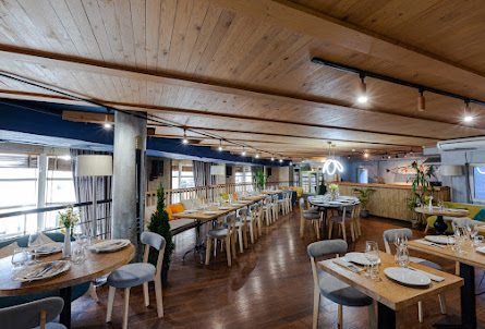 Зал на 2 этаже в Зал на 1 этаже