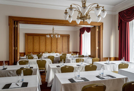 Зал «Псков» в Зал «Романовский»