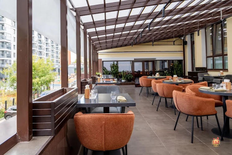 Летняя терраса в «Divine на Назарбаева» фотография №3