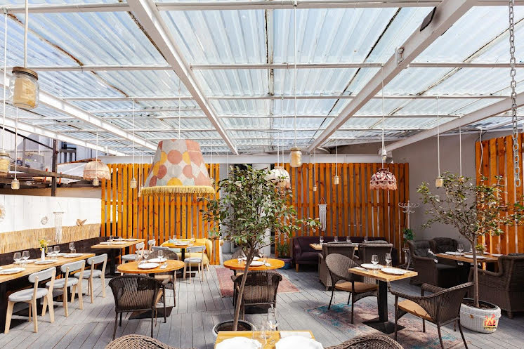 Большая летняя веранда в «Food Embassy» фотография №11