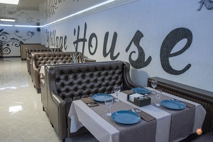 Основной зал в «Village House» фотография №1